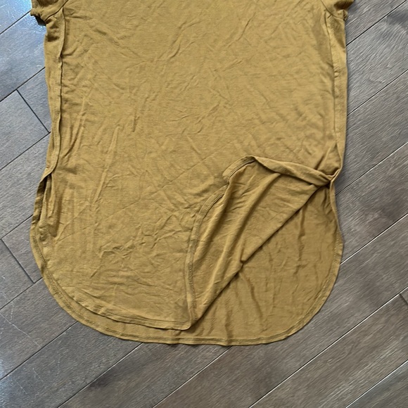 Monk and Lou lightweight t-shirt. Size S. - Picture 4 of 4